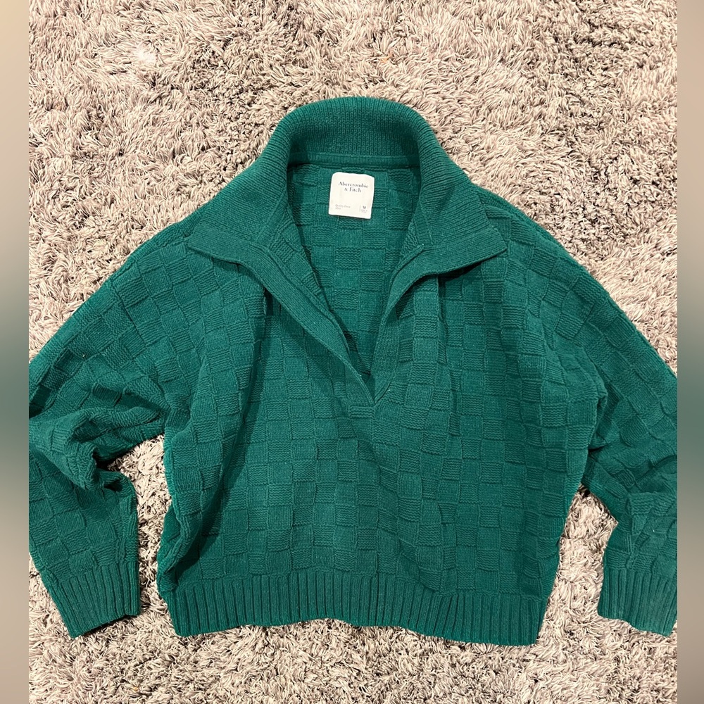 💚 Abercrombie & Fitch 💚checkerboard stitch notch neck sweater